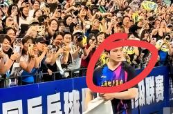 英雄联盟总决赛直播-奥运会惊险逆转取胜，粉丝狂欢不已