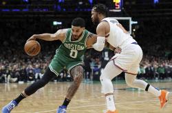 英雄联盟总决赛门票-尼克斯完胜浙江队，德罗赞关键制胜