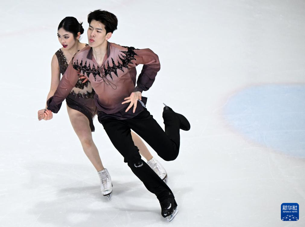 包含双人滑冰选手冰上飞舞夺得冠军的词条 包含双人滑冰选手冰上飞舞夺得冠军的词条