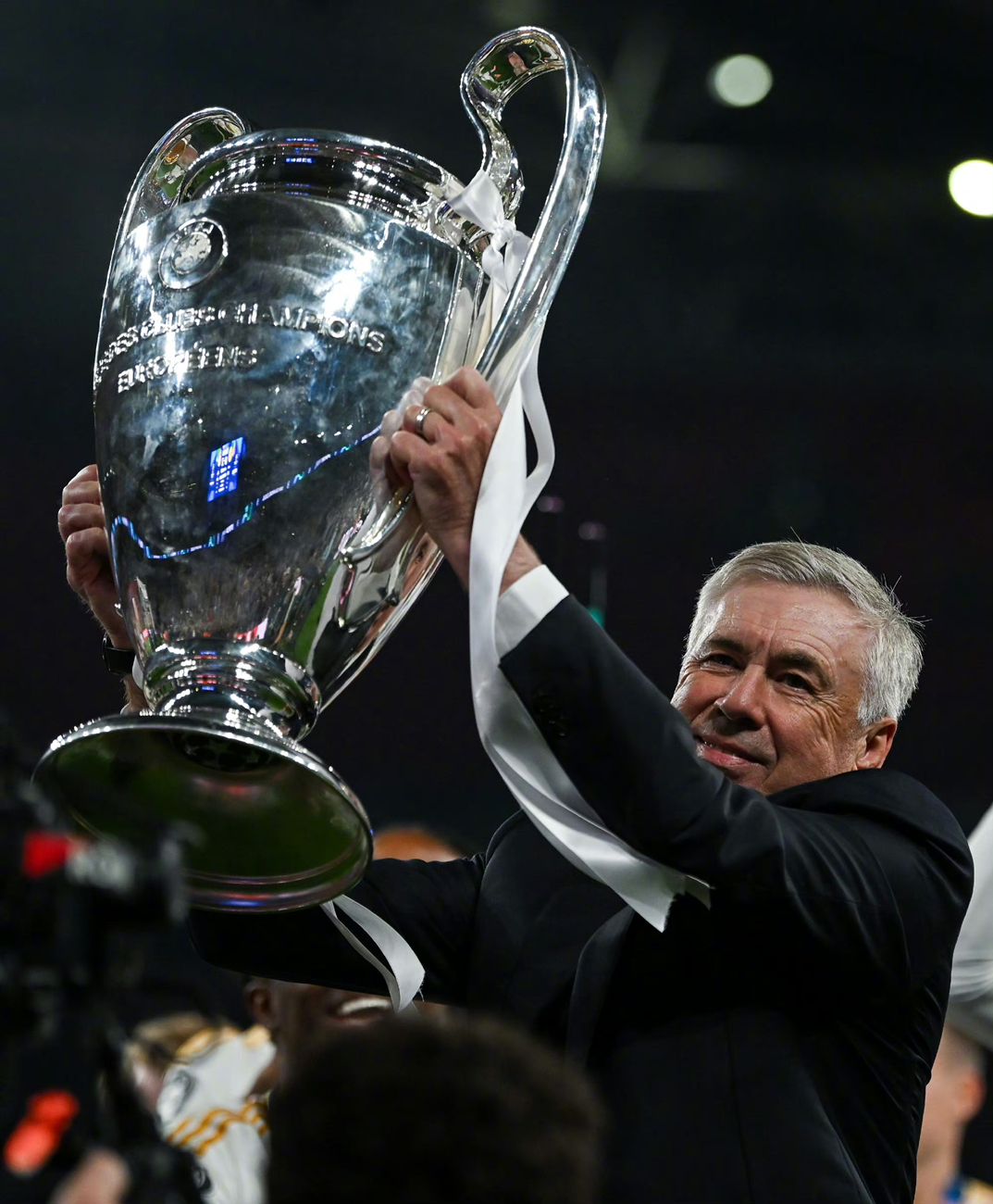 包含皇马王者归来,欧冠冠军风起云涌的词条 包含皇马王者归来,欧冠冠军风起云涌的词条