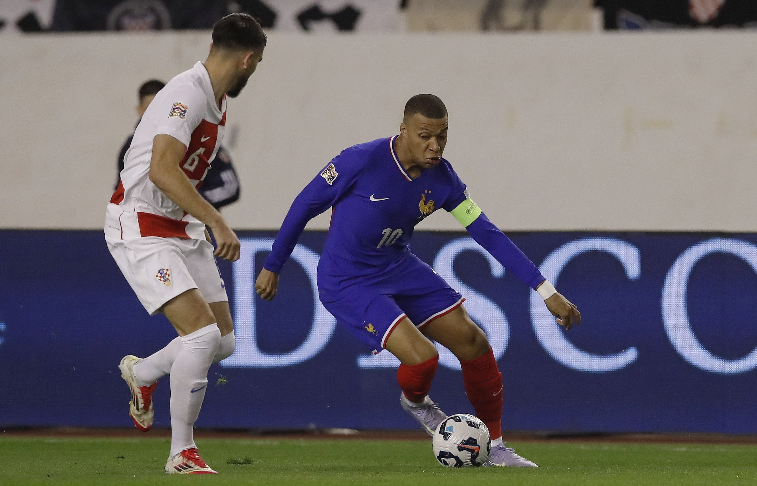 包含比利时队挺进欧国联半决赛，克罗地亚无缘的词条