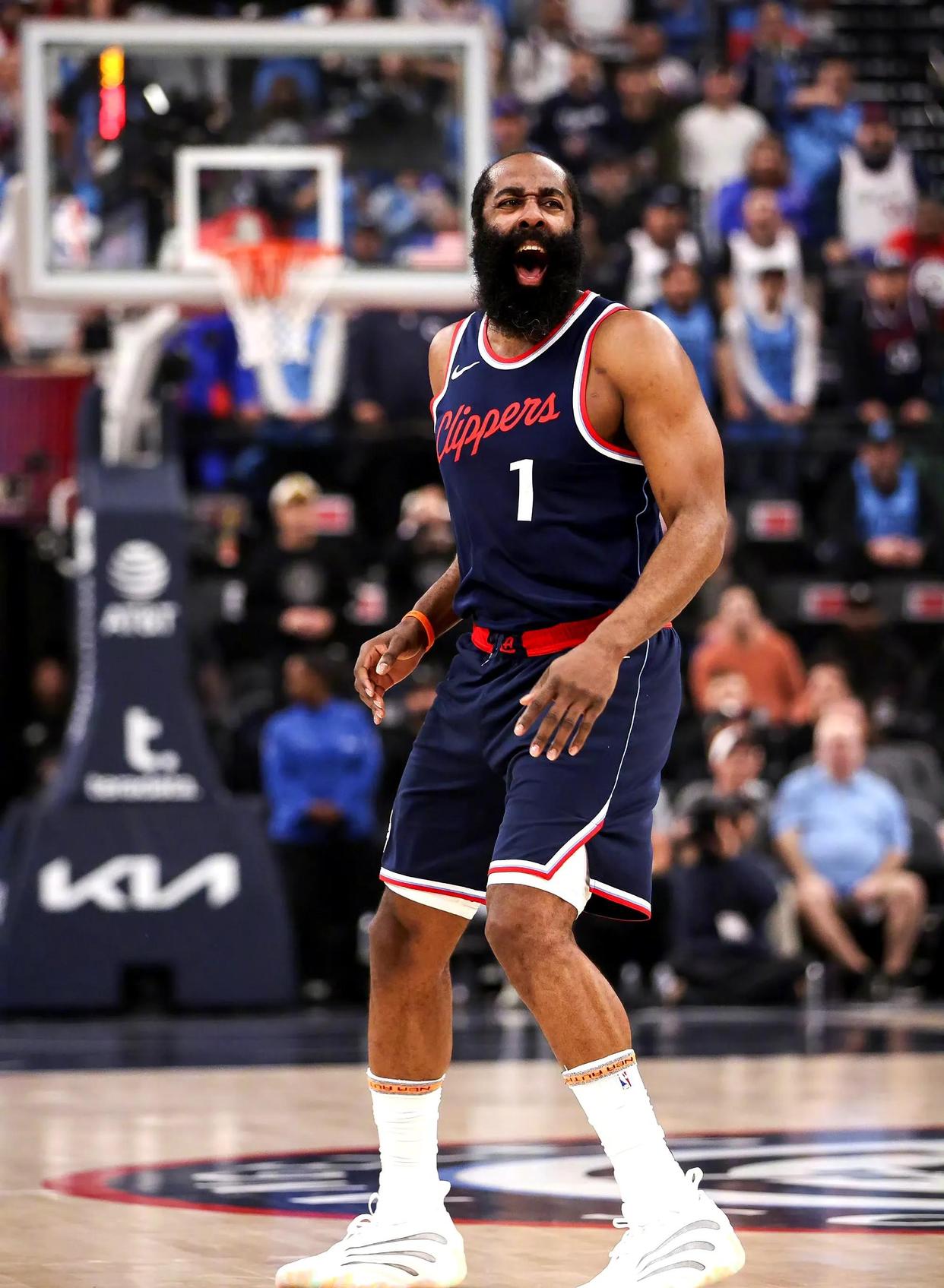 包含火箭再胜独行侠，哈登全场表演三双秀的词条