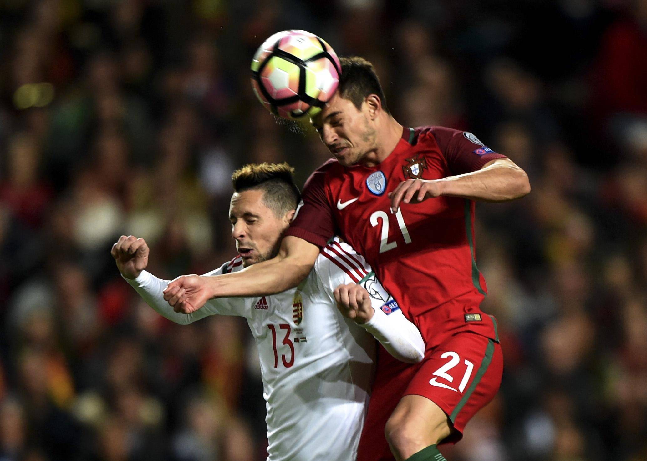 包含匈牙利绝杀威尔士:欧国联比赛充满悬念的词条