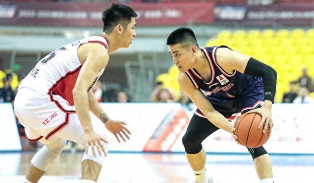 江苏队面临困境，教练组联手制定新战术