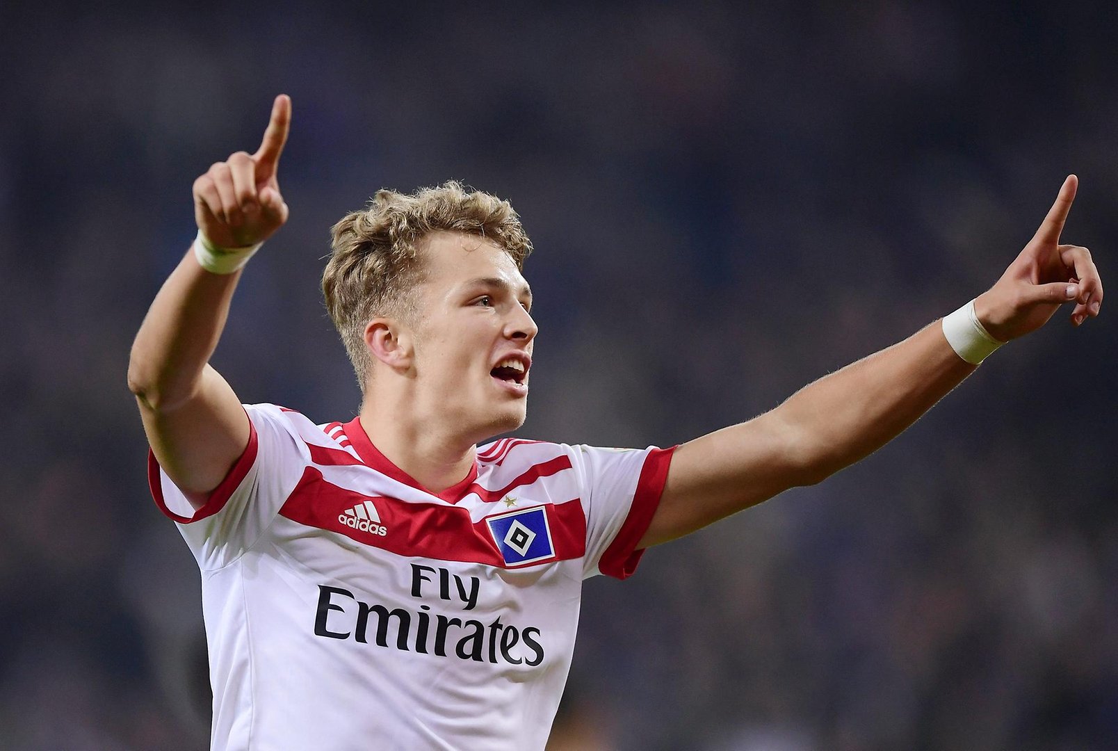 包含切尔西前锋凯恩连场破门，火力全开的词条