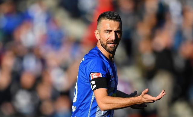 关于弗赖堡防守稳固，逼平对手拿下关键积分的信息