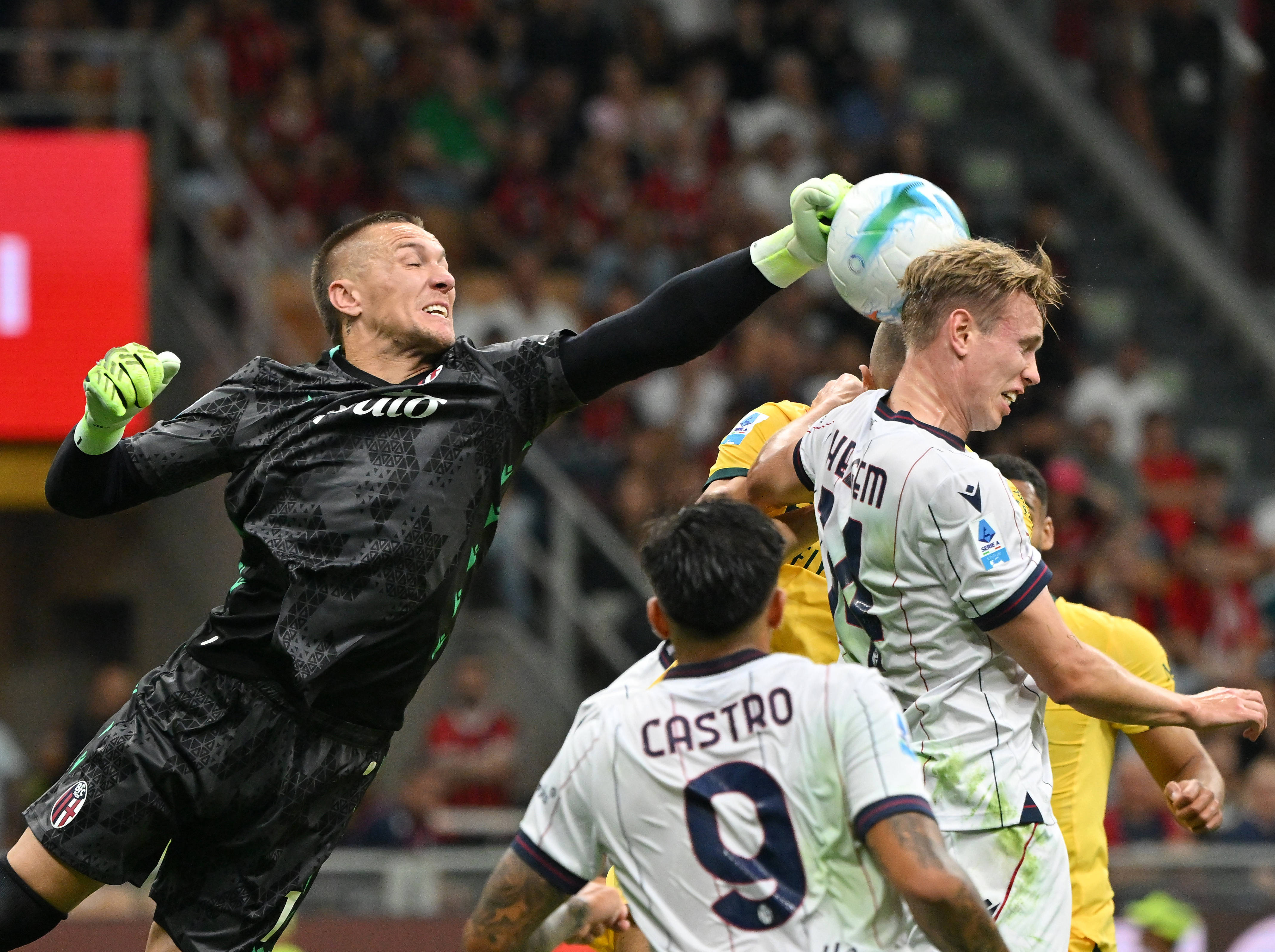 AC米兰足球队在比赛中展现出色 AC米兰足球队在比赛中展现出色