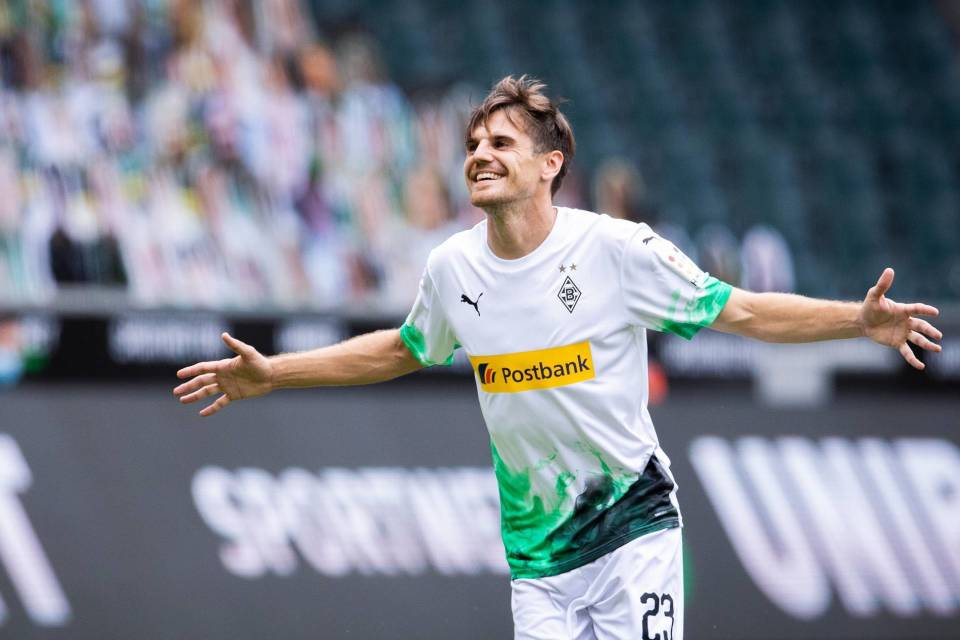 奥格斯堡客场不敌门兴格拉德巴赫，遗憾失利