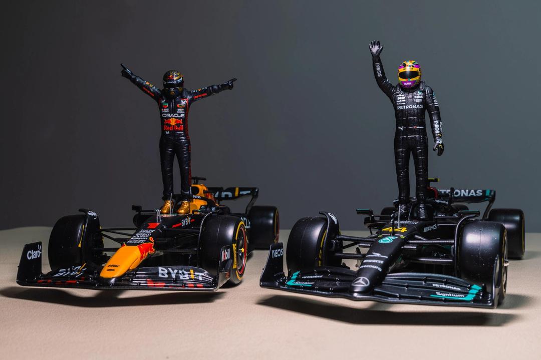 阿斯顿马丁完胜红牛车队，塞恩斯惊艳四座